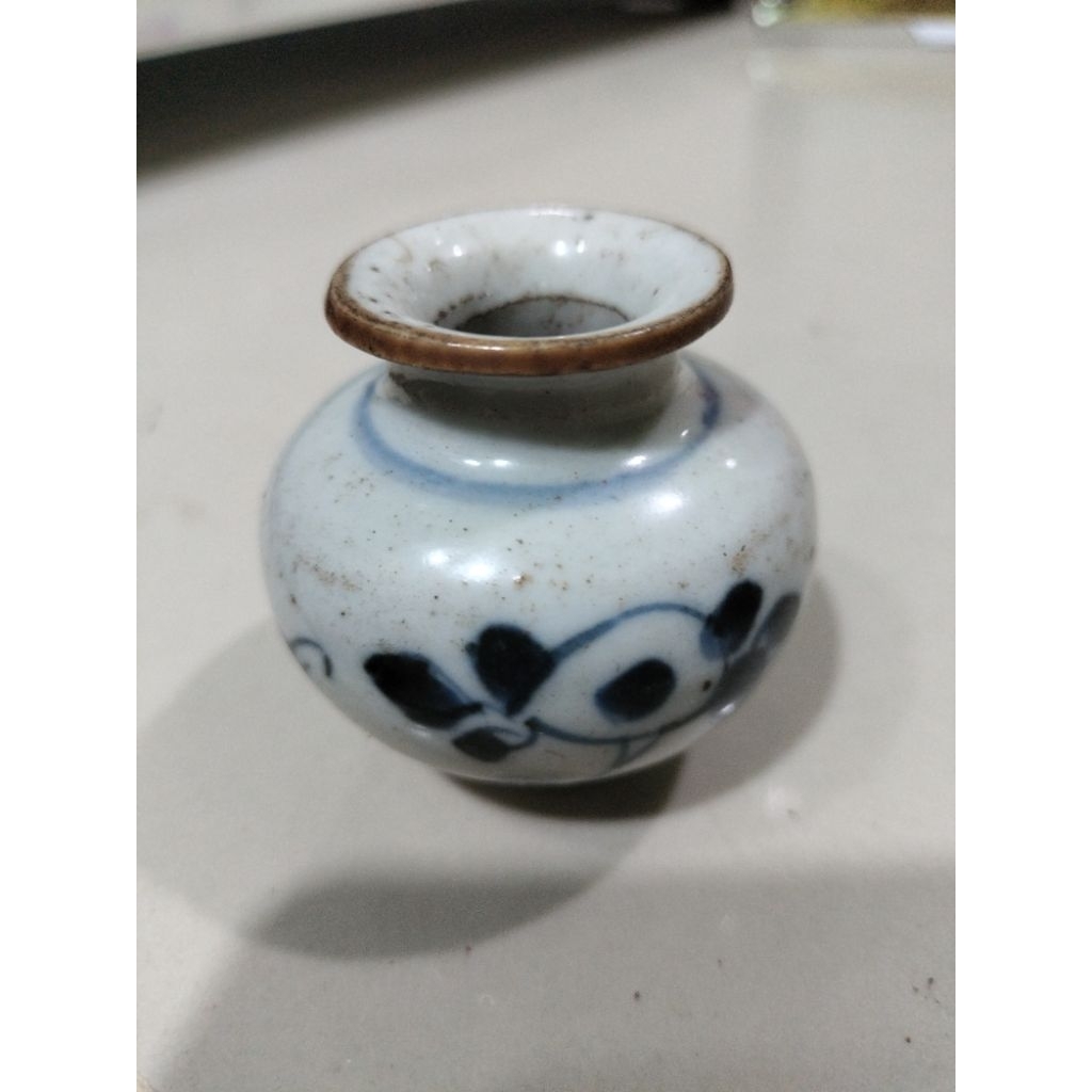 Guci kuno china dinasti ming porselen temuan sungai.Buli buli antik