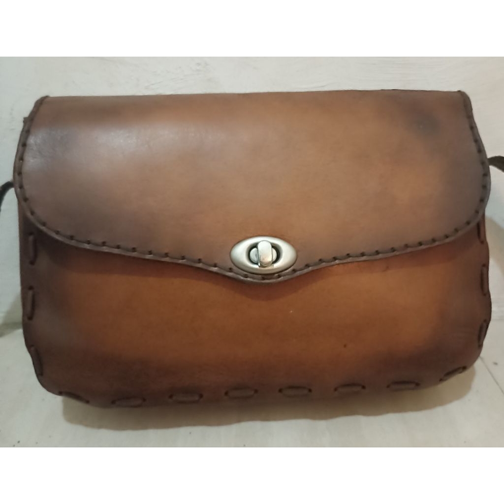 tas kulit / tas selempang / tas wanita / tas vintage / tas cewek / tas kulit asli / tas murah / tas 