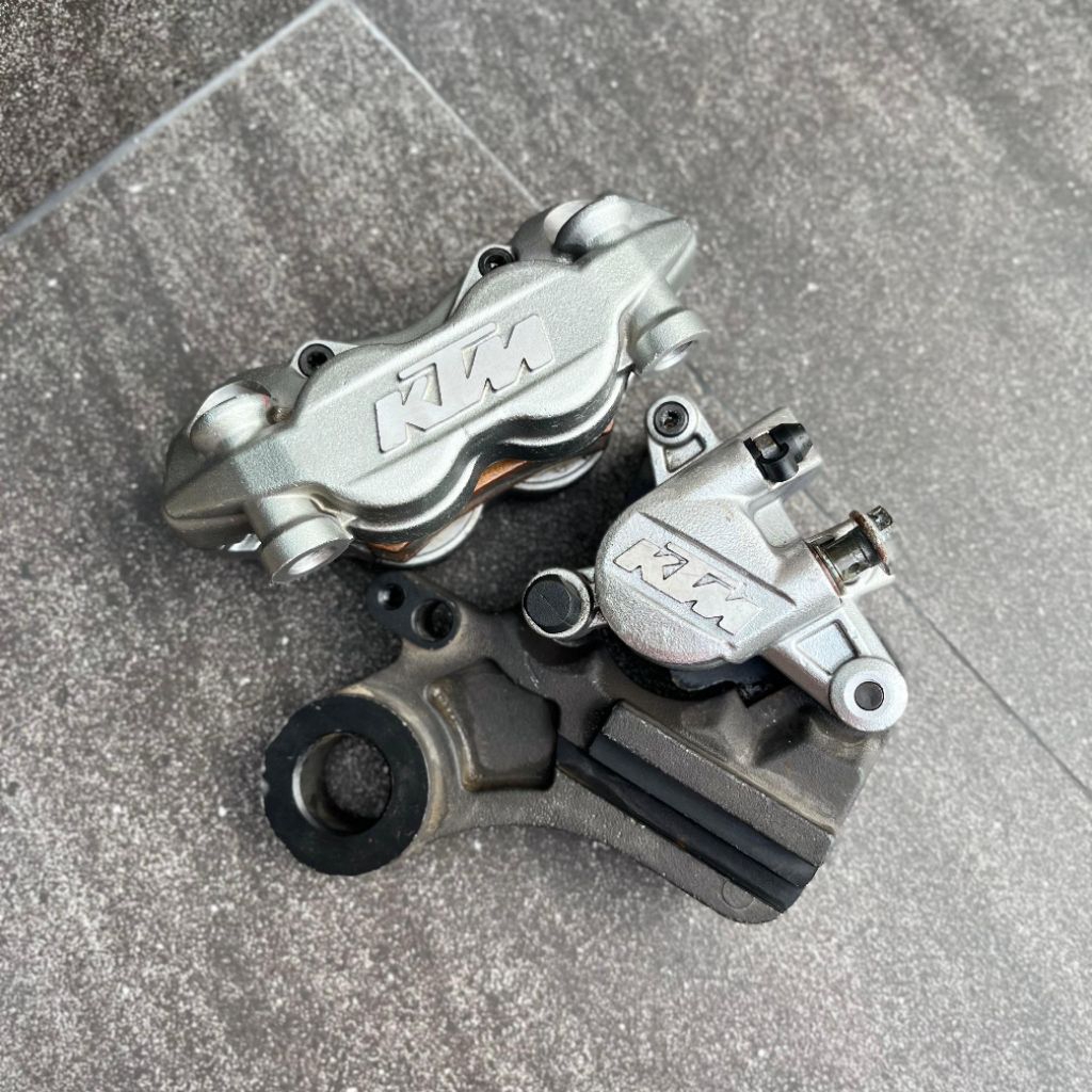 KALIPER KTM DUKE 790 DEPAN BELAKANG ORIGINAL LIKE NEW