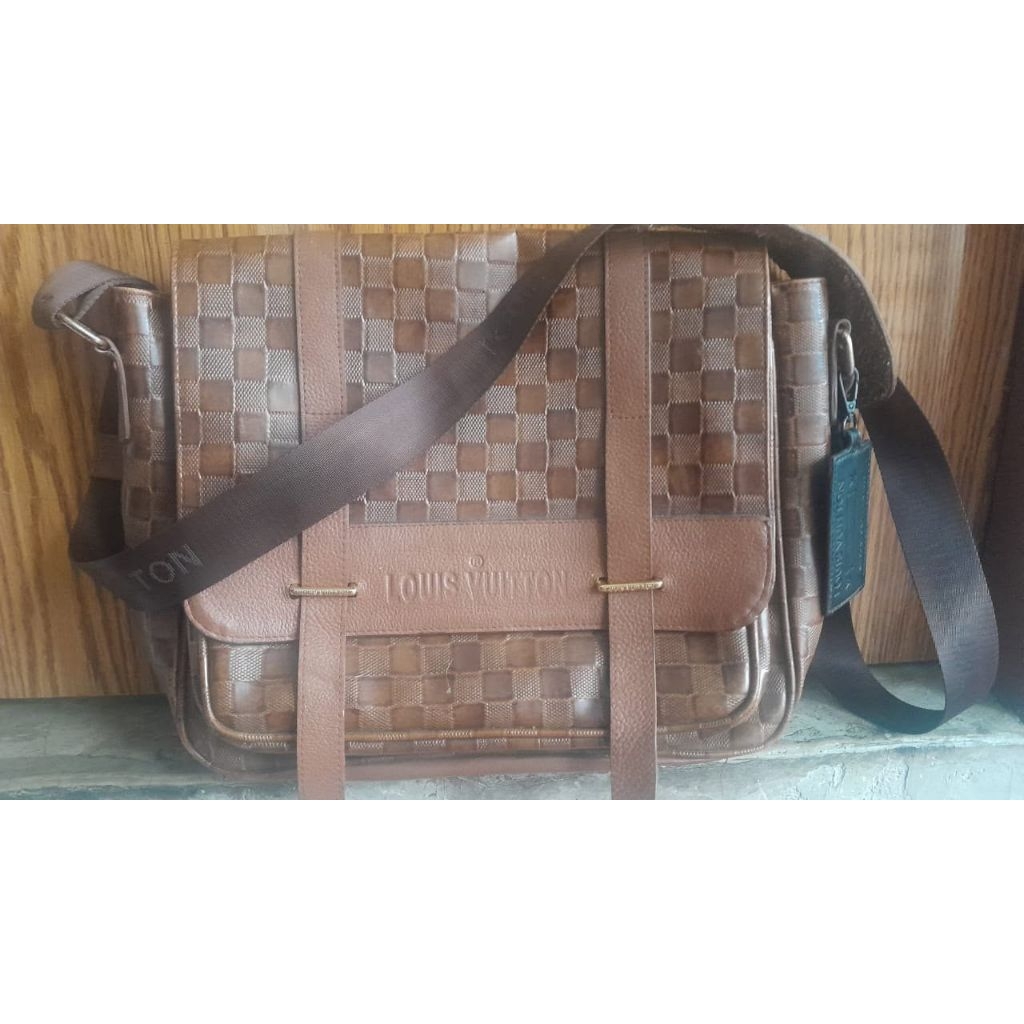 tas slempang LV cowok preloved