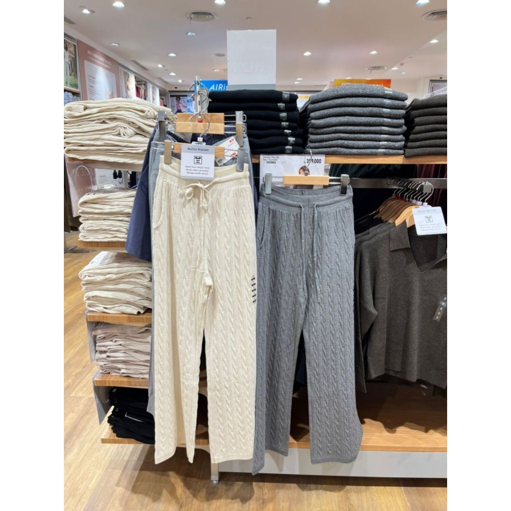 UNIQLO Celana Rajut Cable Washable