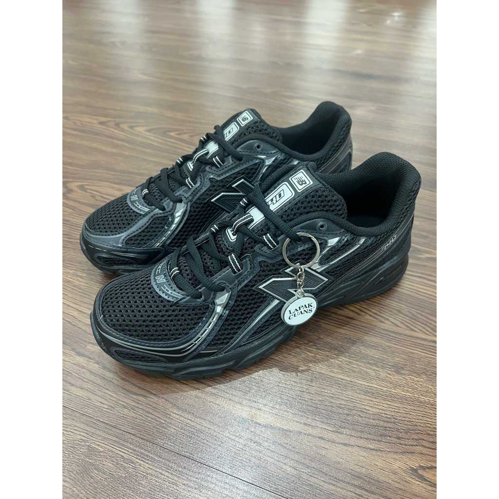 New Balance 740 Black Silver (RESMI PT. MAP)