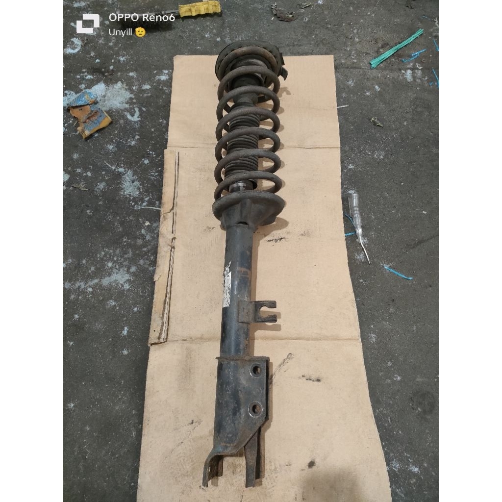 Shock breaker belakang kiri Ford laser