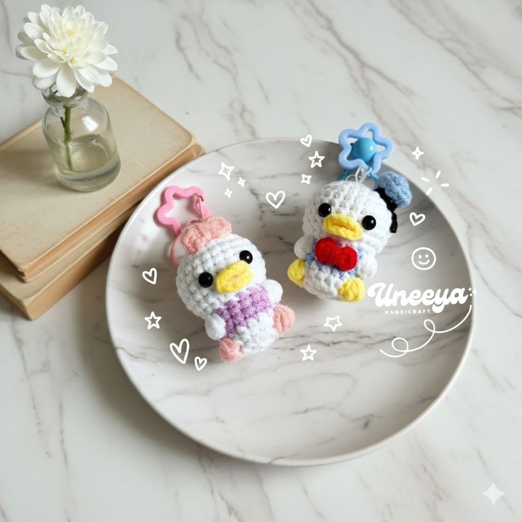 Gantungan Kunci Donald Duck & Daisy Duck Rajut Handmade