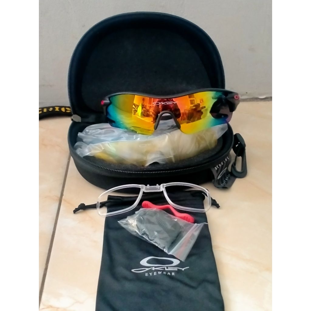 Kacamata OAKLEY