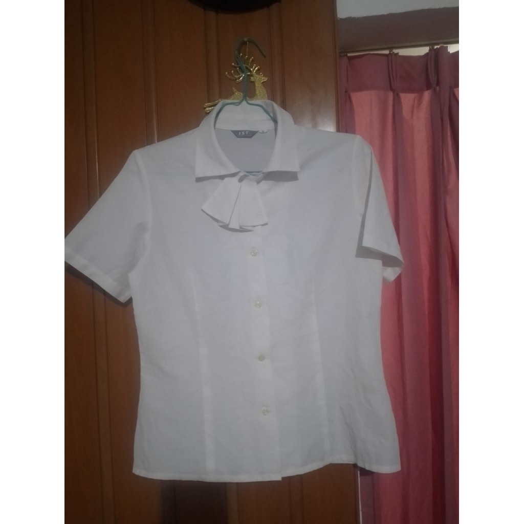 PL kemeja putih wanita