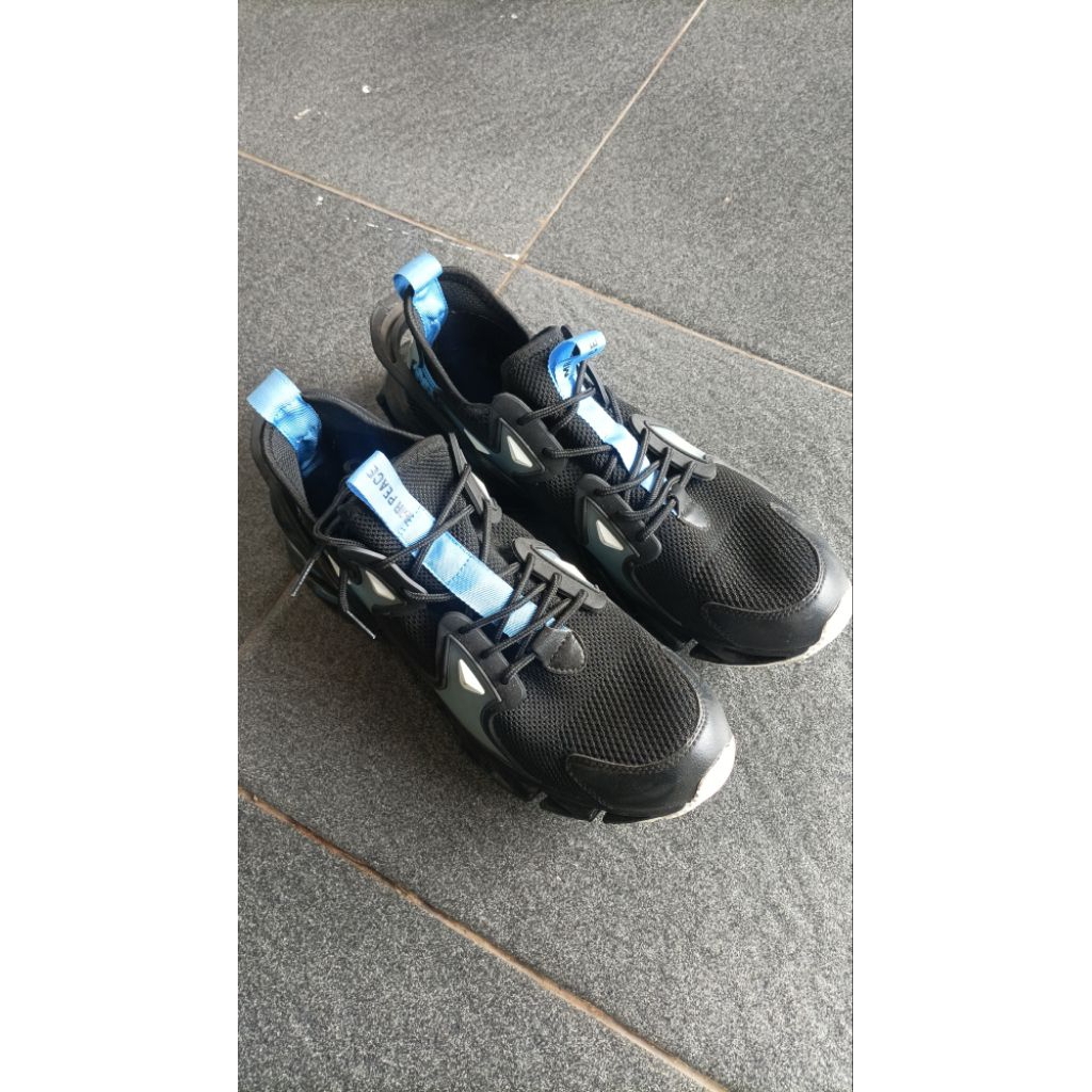 sepatu training fashion MR Deace size 46 (preloved)