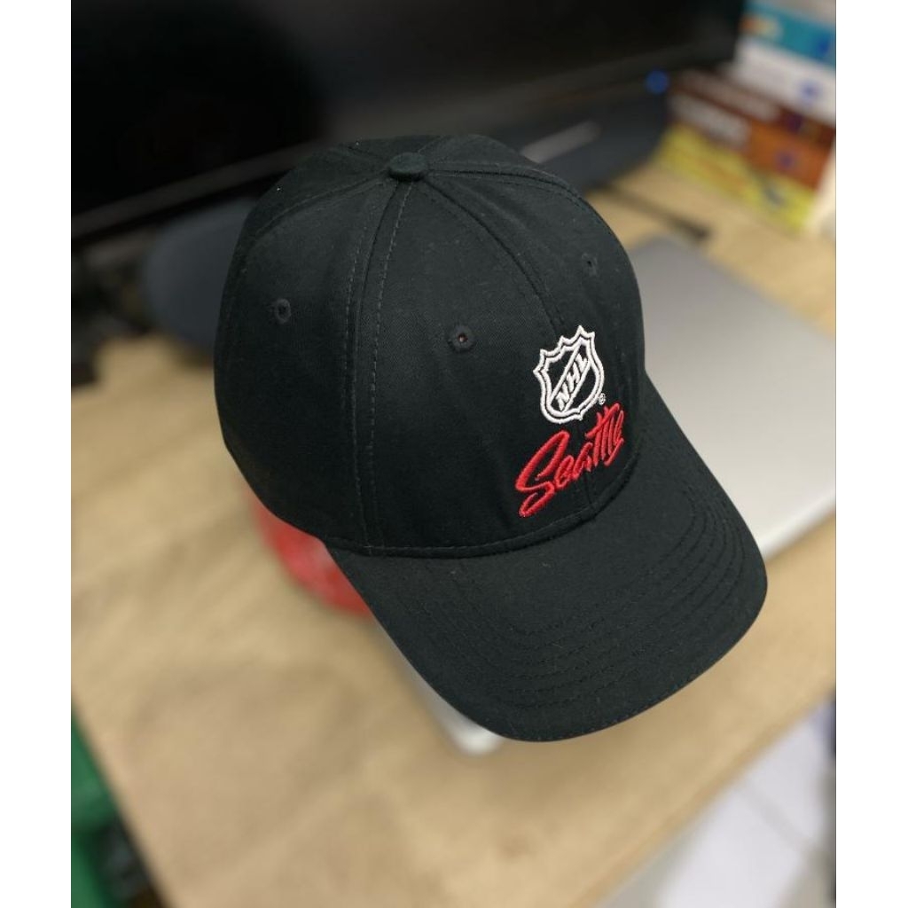 Topi Hitam logo NHL Seattle bahan bagus tebal preloved