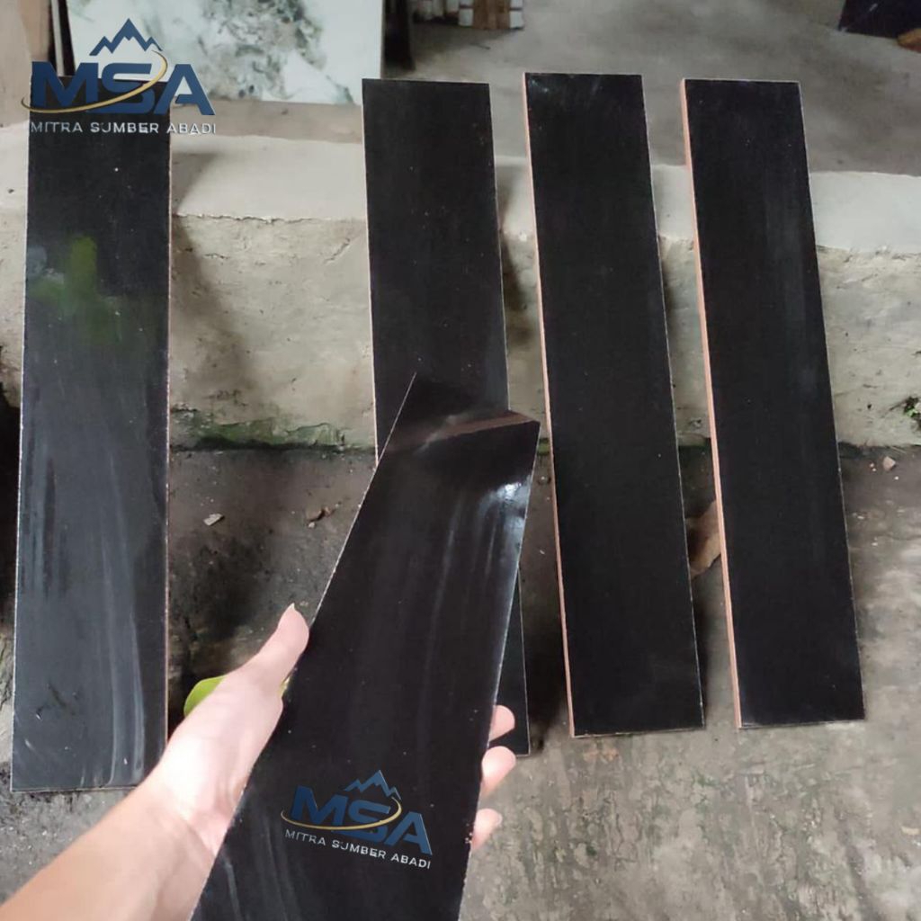 List/Plint Hitam Keramik 10X60