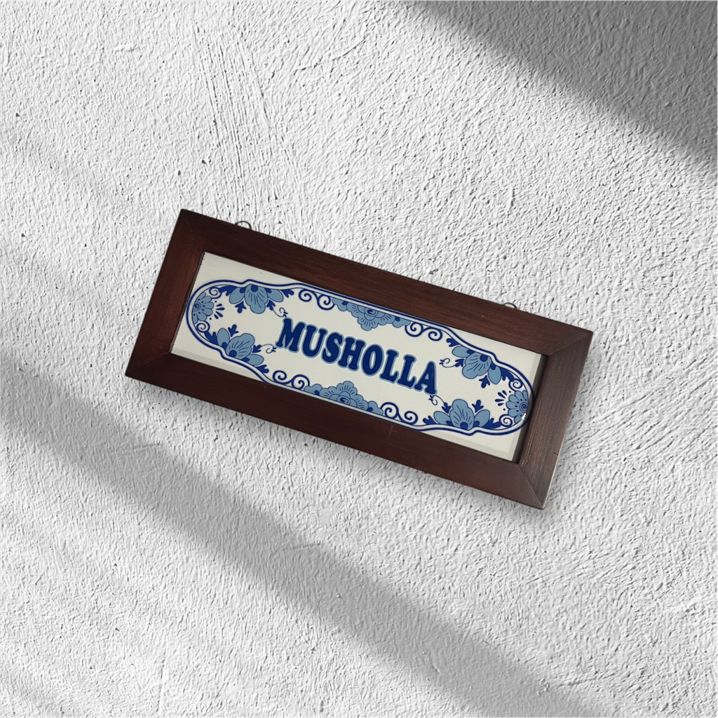 Tulisan "Musholla" Bahan Keramik