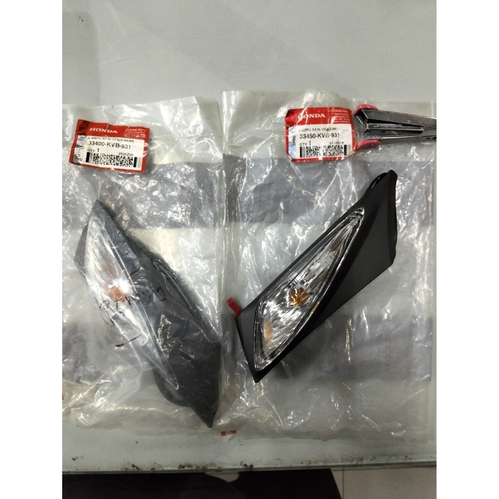 Sein depan kanan dan kiri untuk motor Vario 110cw number part 33400KVB931 & 33450KVB931