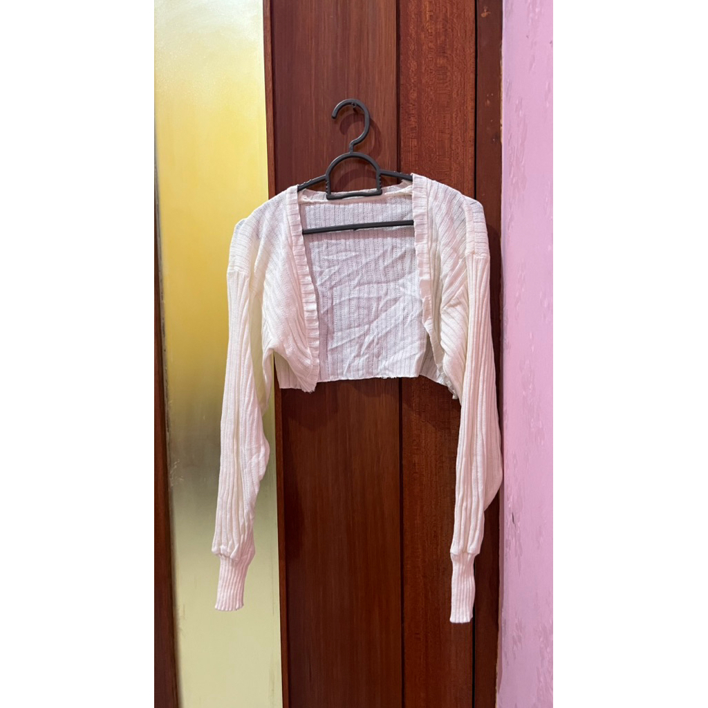 OUTER CROP CARDIGAN RAJUT BROKEN WHITE SIZE S