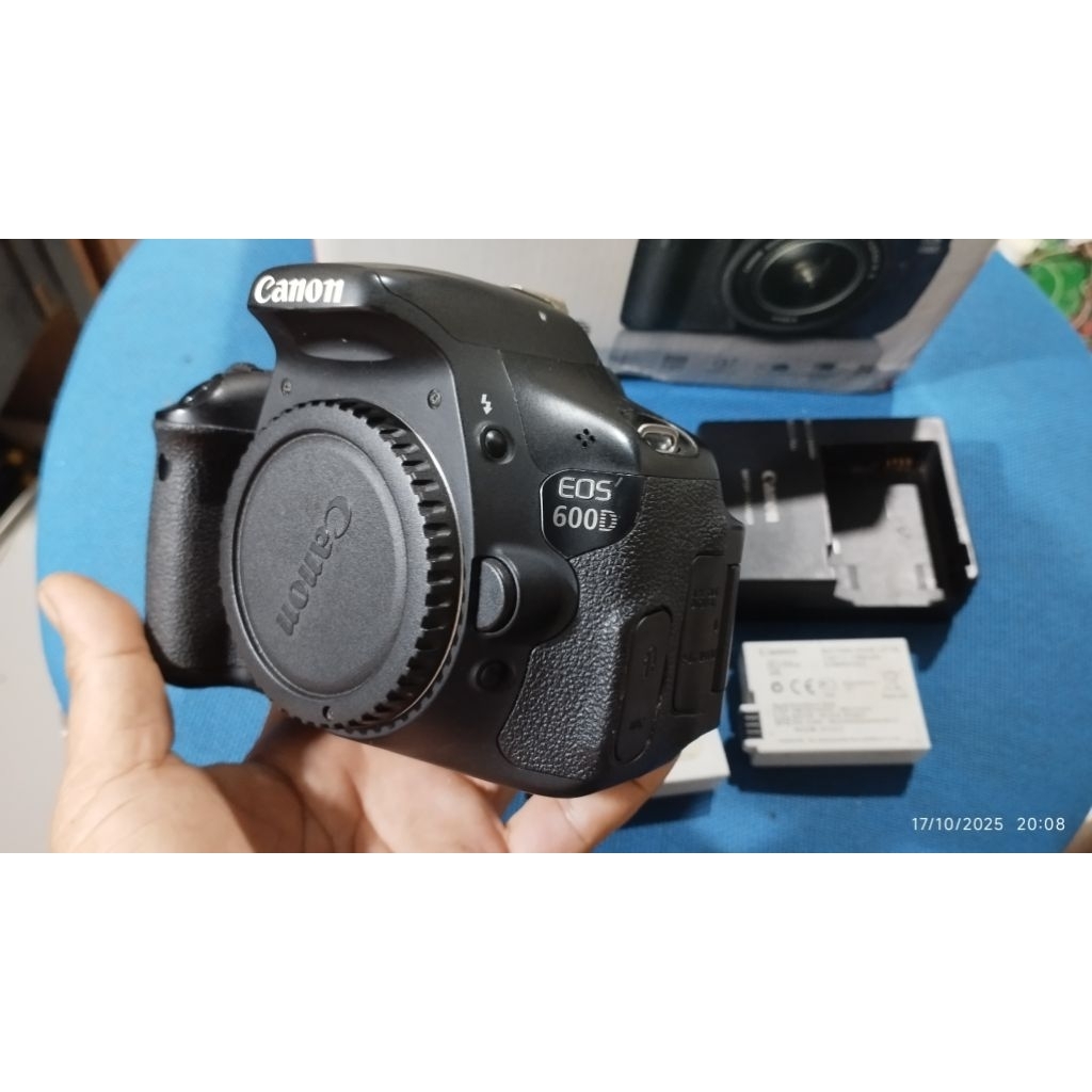 Kamera DSLR Canon 600D BO body only