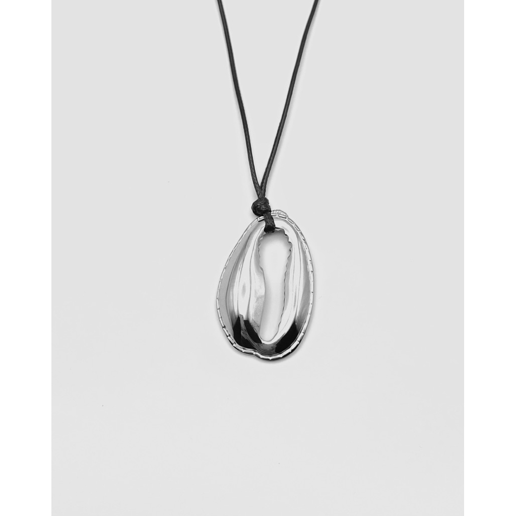 Added Presence - Oyster Necklace Kalung Liontin Ocean Shell Stainless Unisex