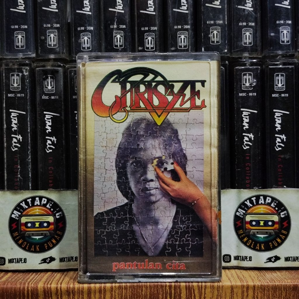 Kaset - Chrisye - Pantulan Cinta - Radio Tape - Kaset Pita - Radio - Pemutar Kaset - Retro - Classic