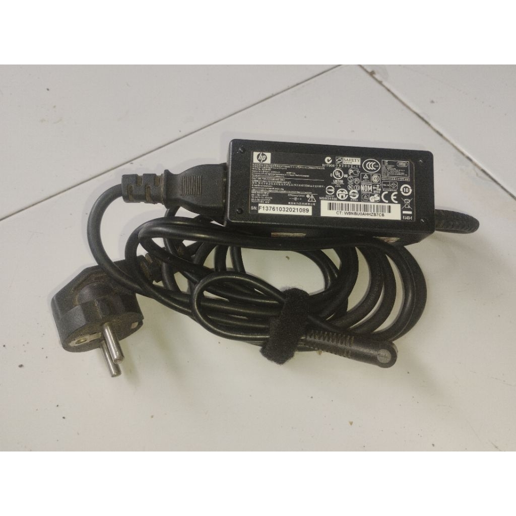 Charger HP model HSTNN-CA18 bekas laptop HP Compaq