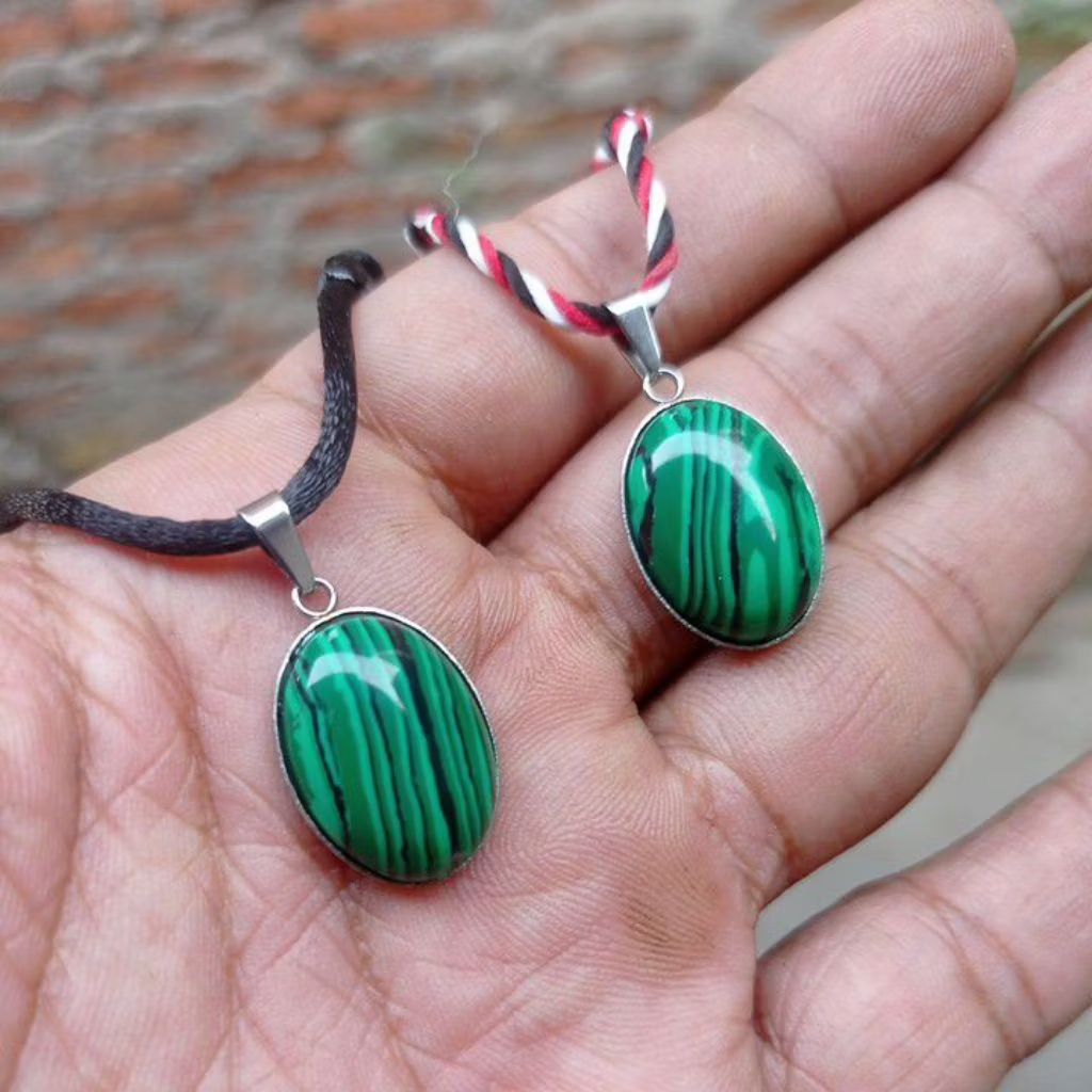 KALUNG STENLISS TALI TRIDATU BATU MALACHITE DIM 18 MM