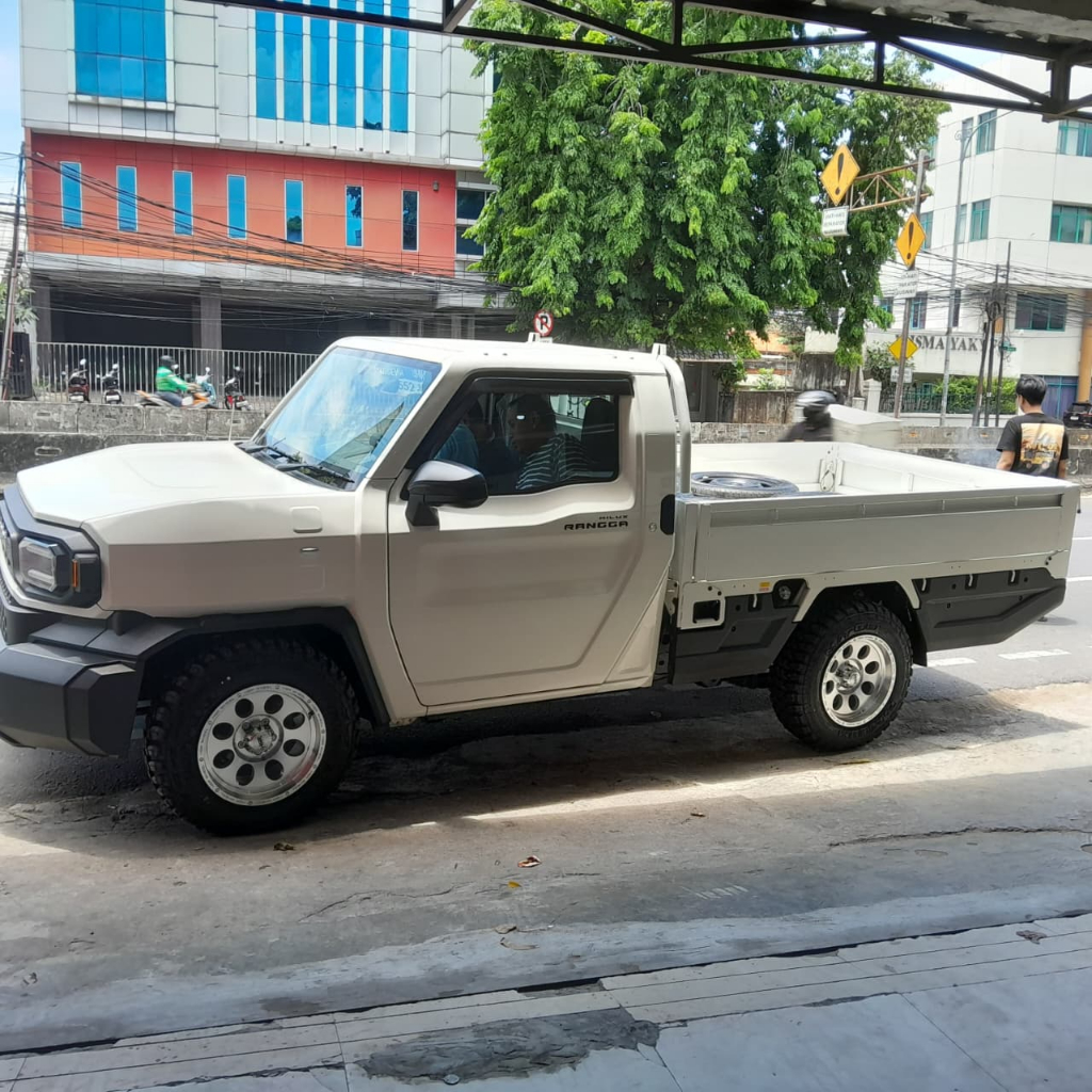 velg model off road r16 hsr duffy pcd 5x114,3 dan ban 235 70 r16 m/t mobil hilux rangga