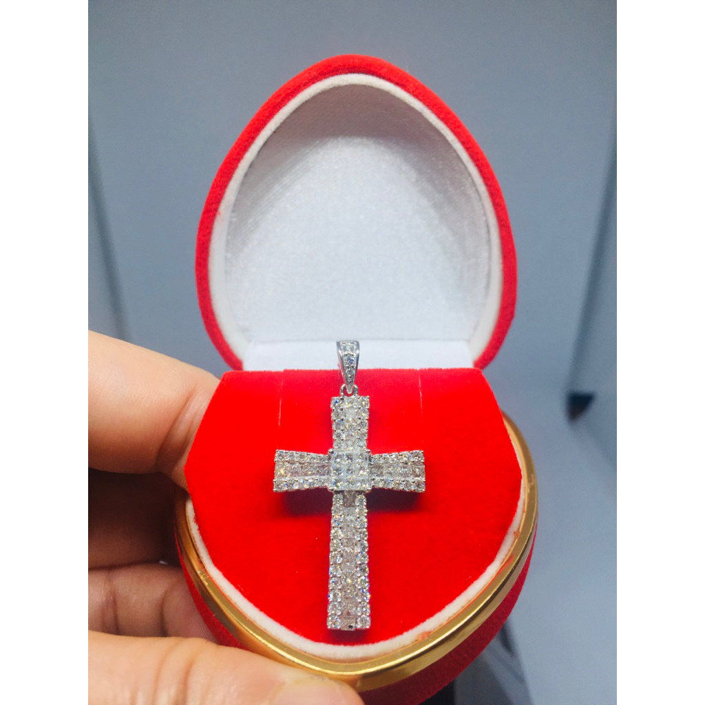 Liontin Salib Full Berlian