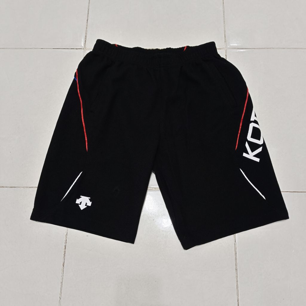 celana pendek short pants olahraga Descente korea hitam pekat size L 30-32 original murah