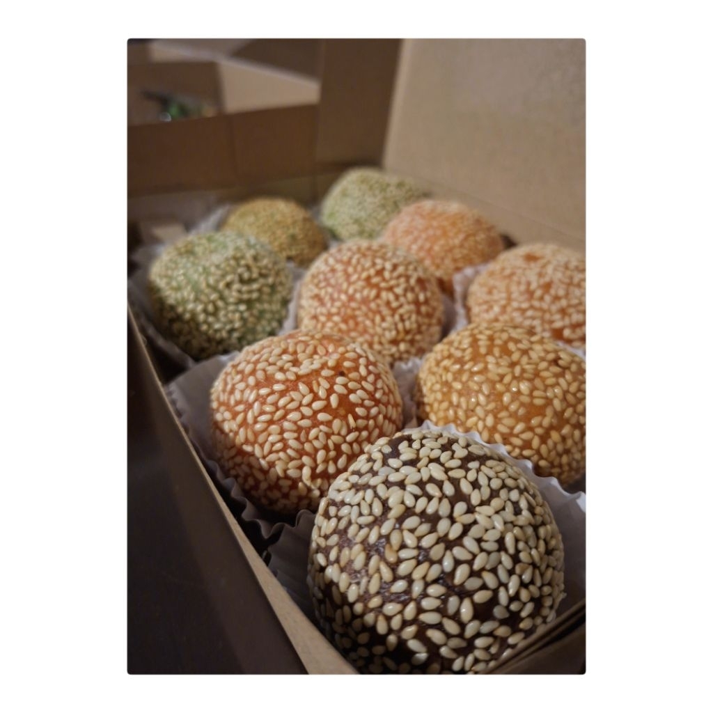 Onde-onde Pelangi Isi 8 Goreng