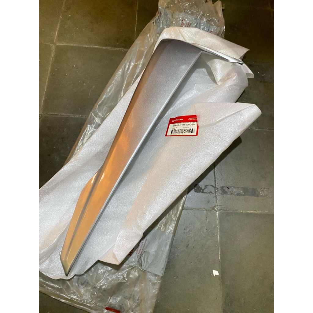 sayap luar dek samping luar revo lama/revo lancip ori original ahm 64440kvr600dsm