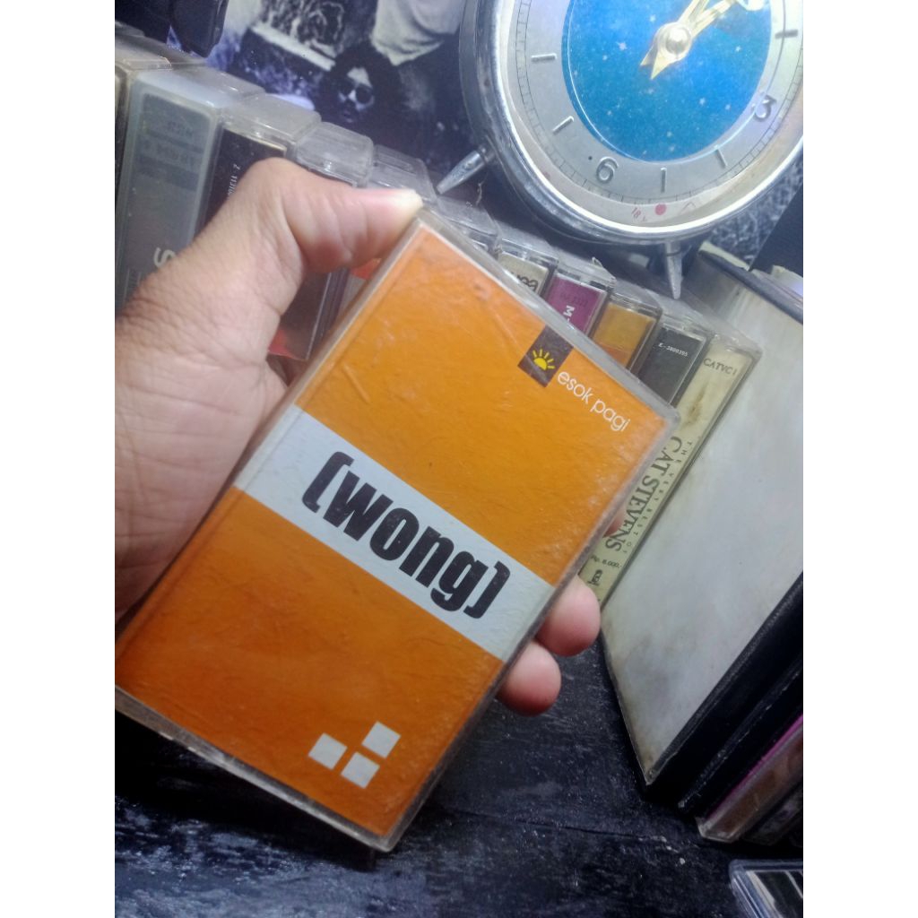 Kaset Wong - Esok Pagi