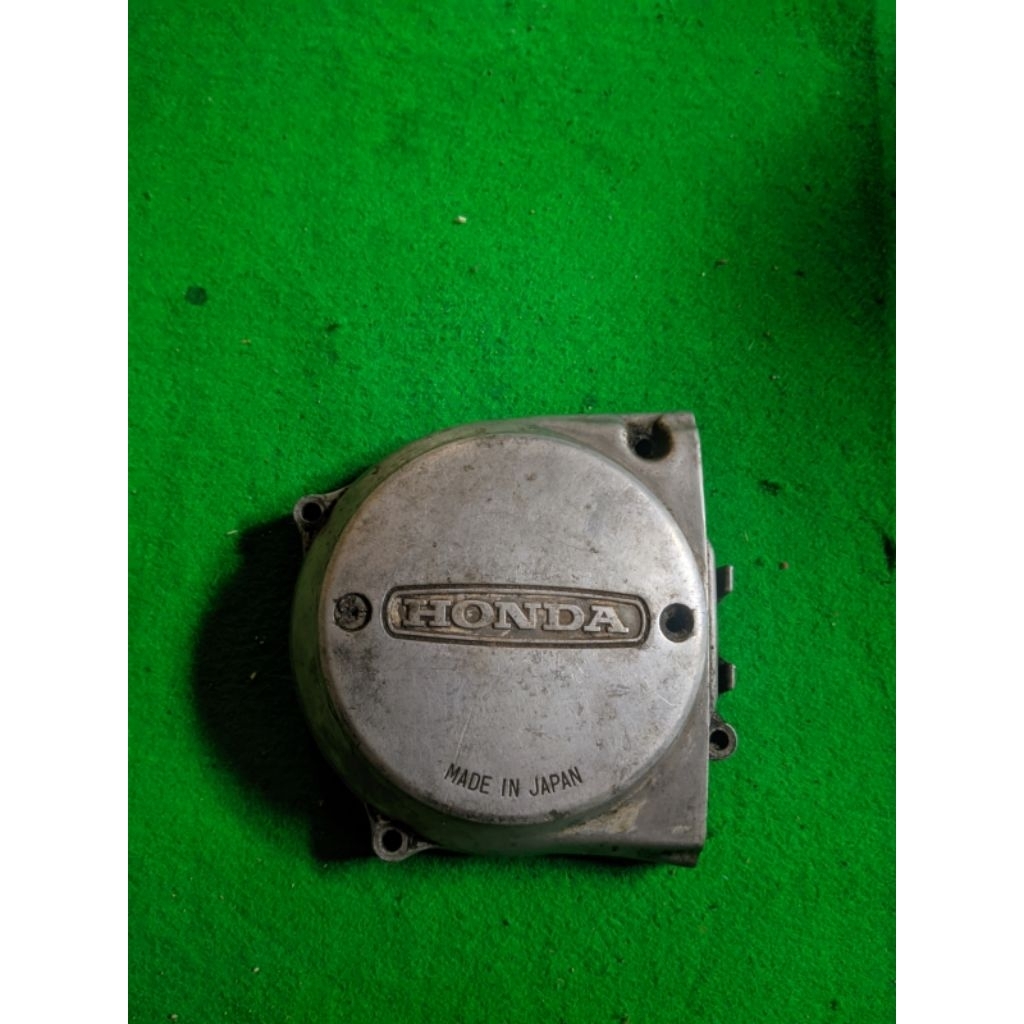 Tutup magnet / bak kiri honda CB100 / GL100