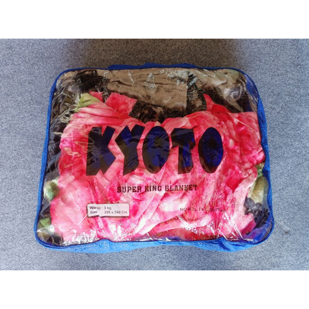 Selimut murah bahan tebal Merk kyoto ukuran 220x240 banyak pilihan warna dan motif.