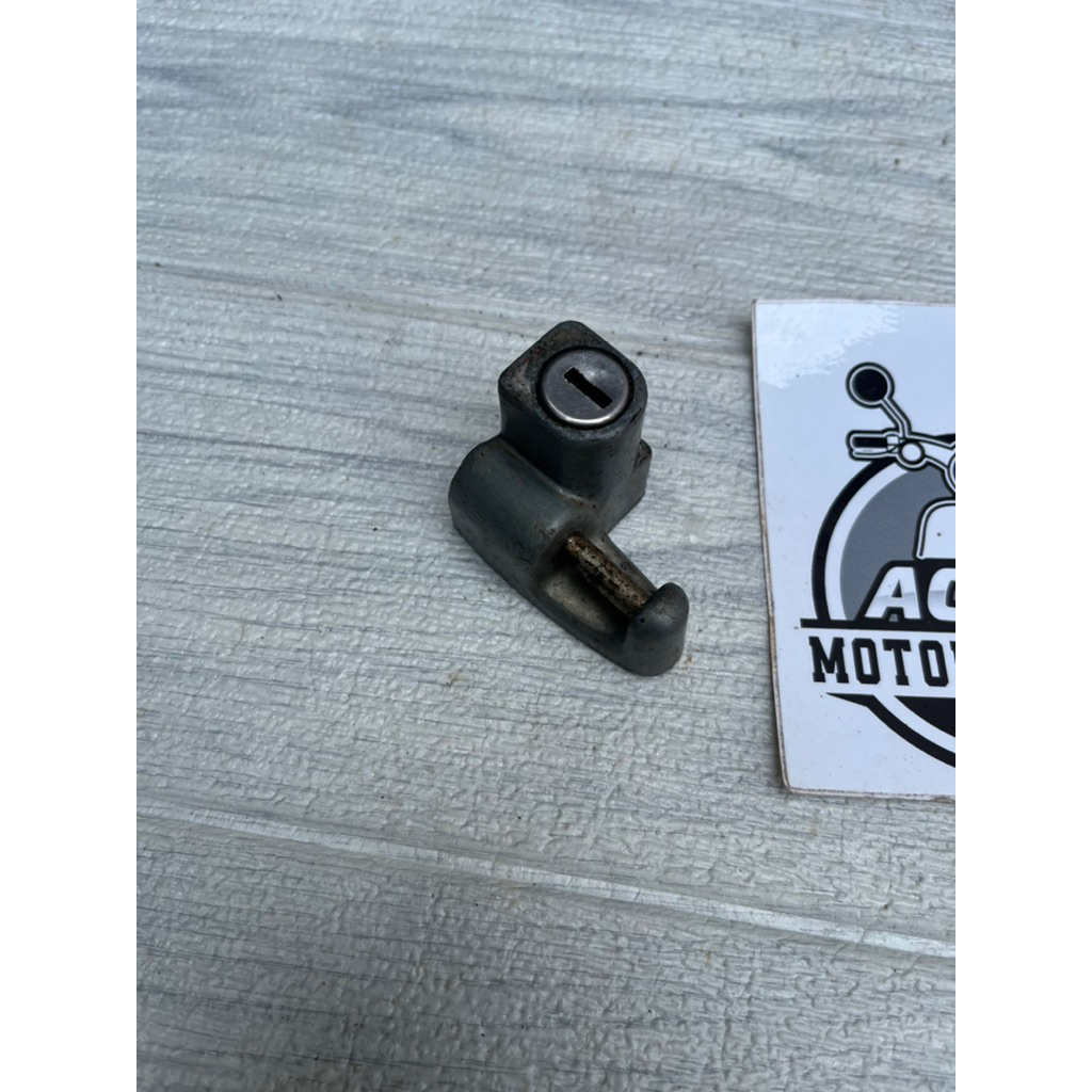 KUNCI HELMET HOLDER HONDA C70 ORIGINAL SECOND