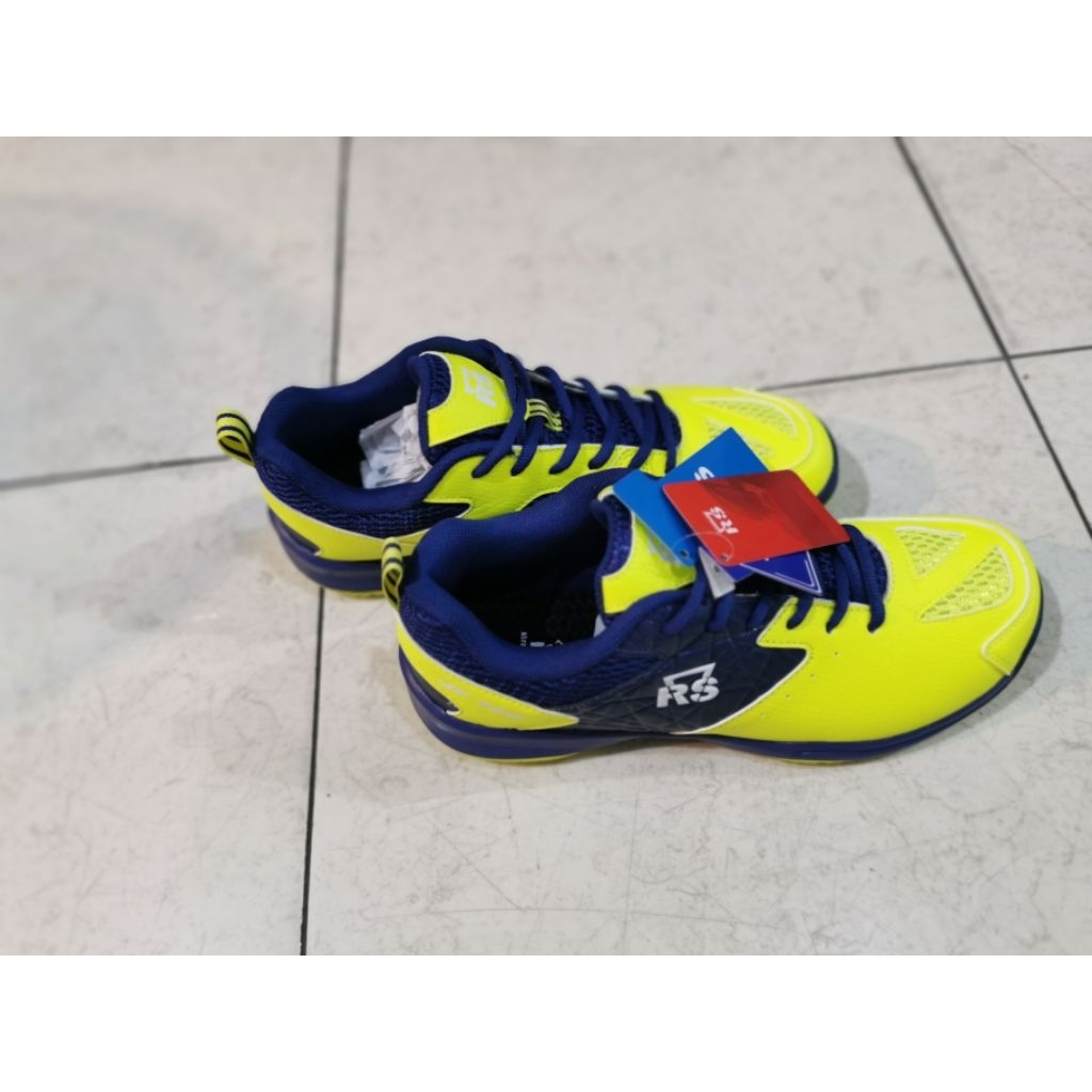 SEPATU BULUTANGKIS RS JF 722