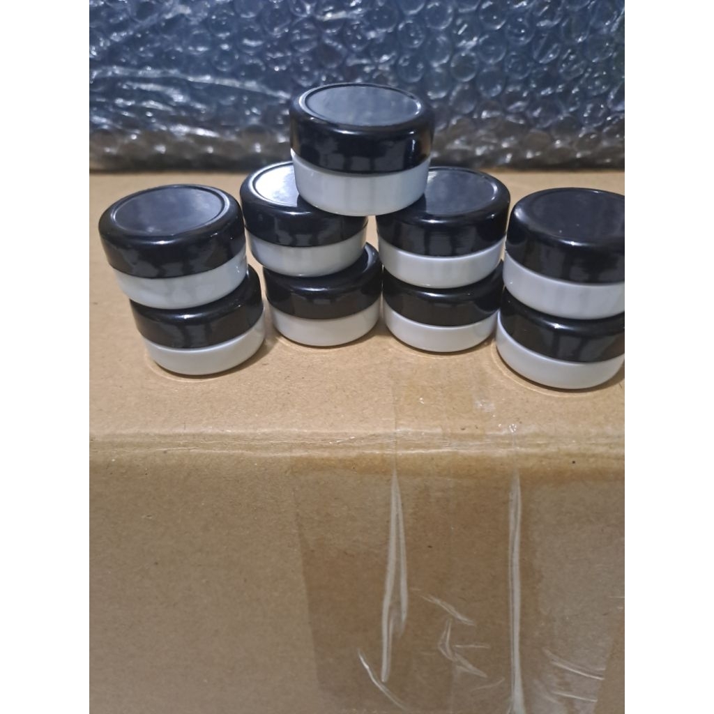 pot crim ps 5 grm hitam putih