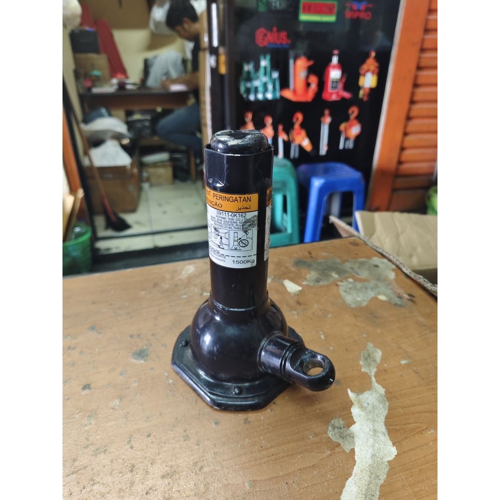 Dongkrak Mobil Toyota fortuner / Hailux Original