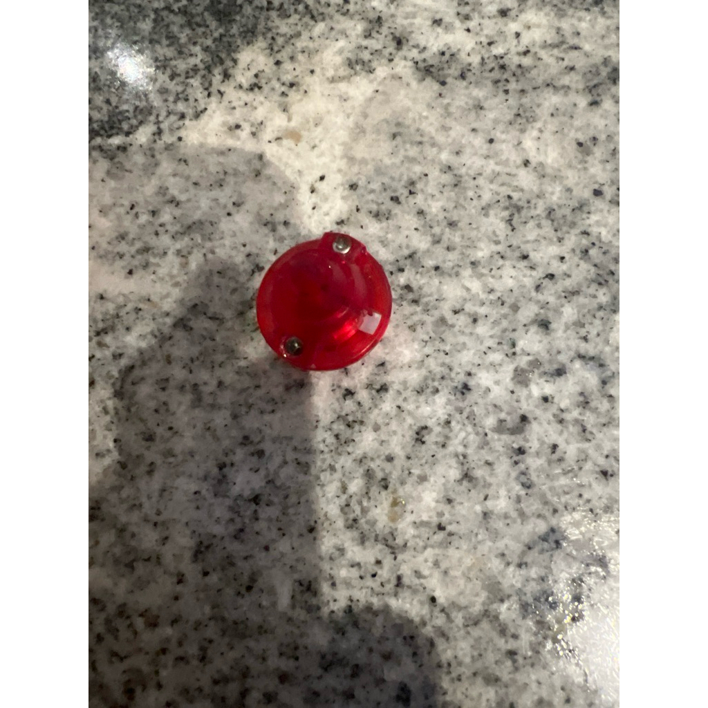 driver beyblade burst warna merah gelap