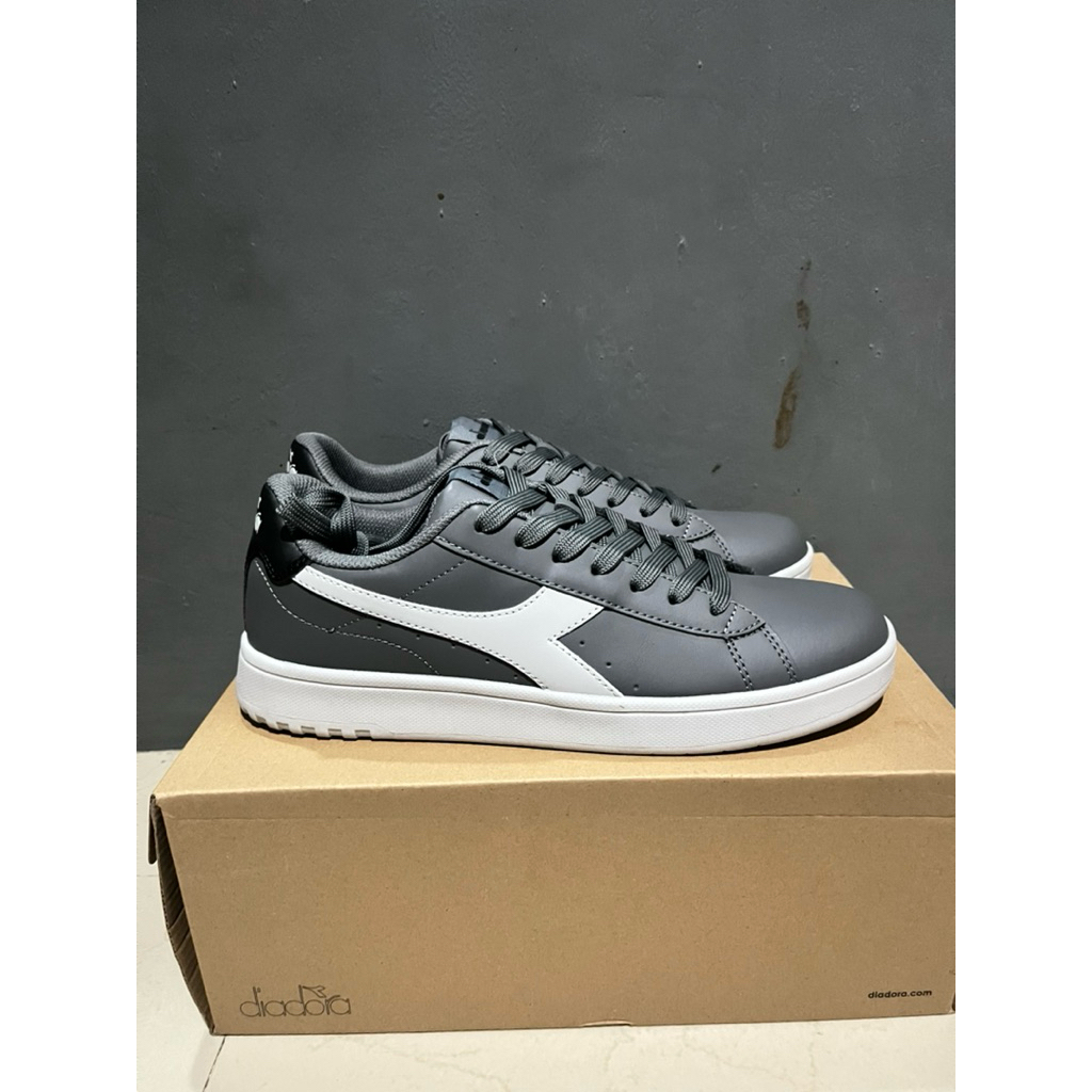 sepatu Diadora Casual