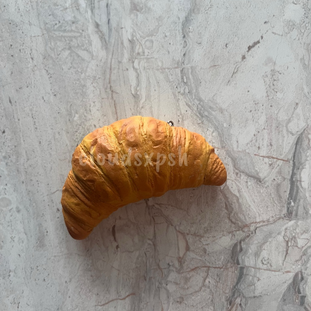 CAFE DE N CROISSANT SQUISHY (NO TAG )