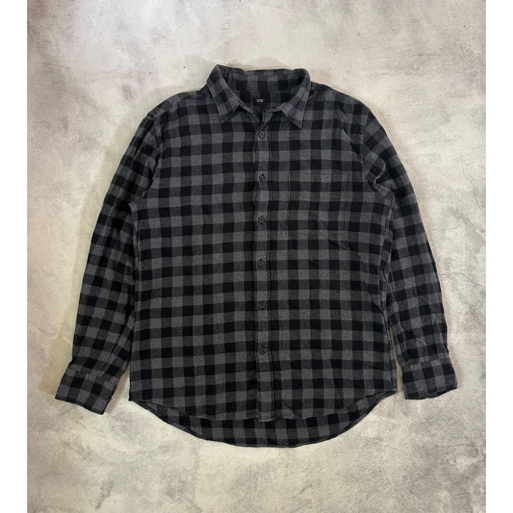 Kemeja Flannel Uniqlo Kotak Hitam