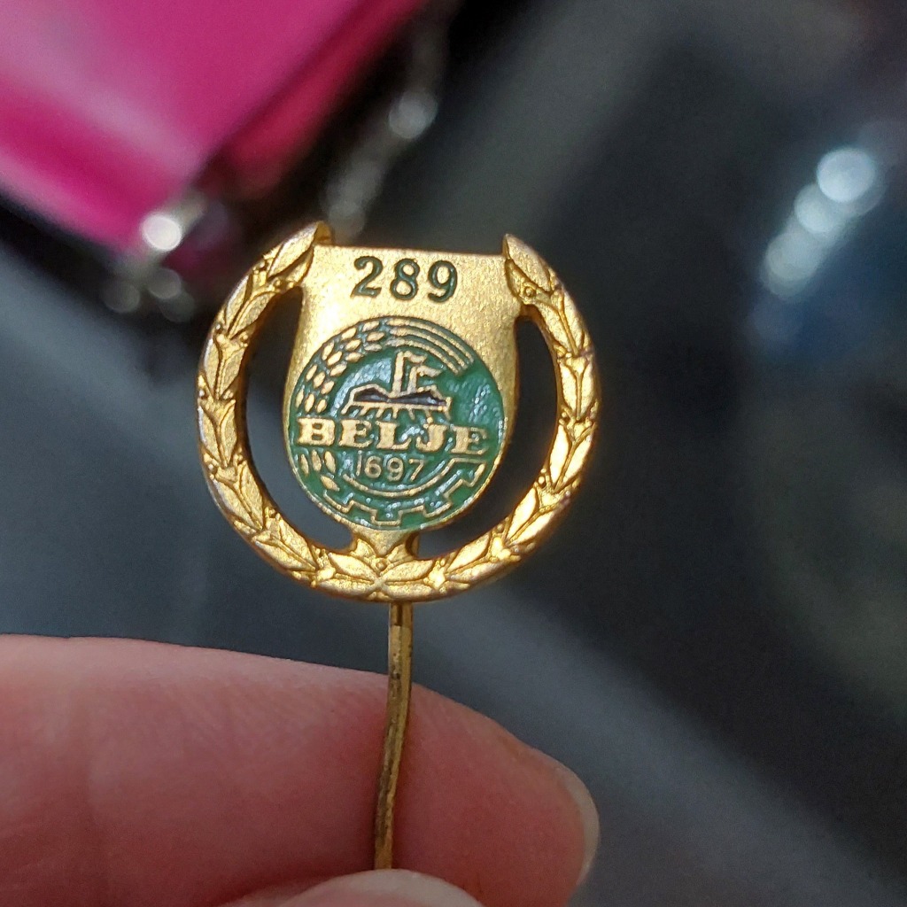 pajangan pin vintage pin tusuk lawas