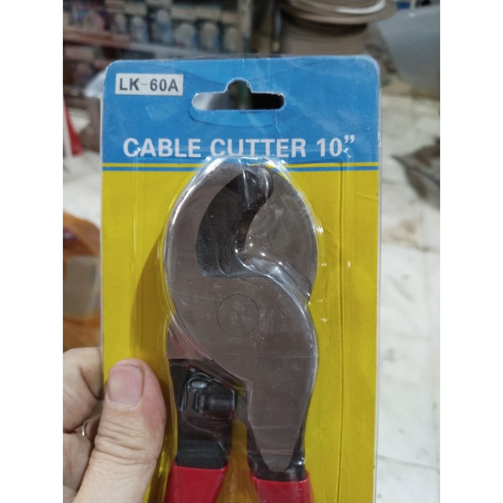 Tang Potong Kabel Type : LK-60 Capacity : 60mm2 ( 10inchi )Width : 65mmLenght : 235mm
Best Quality D