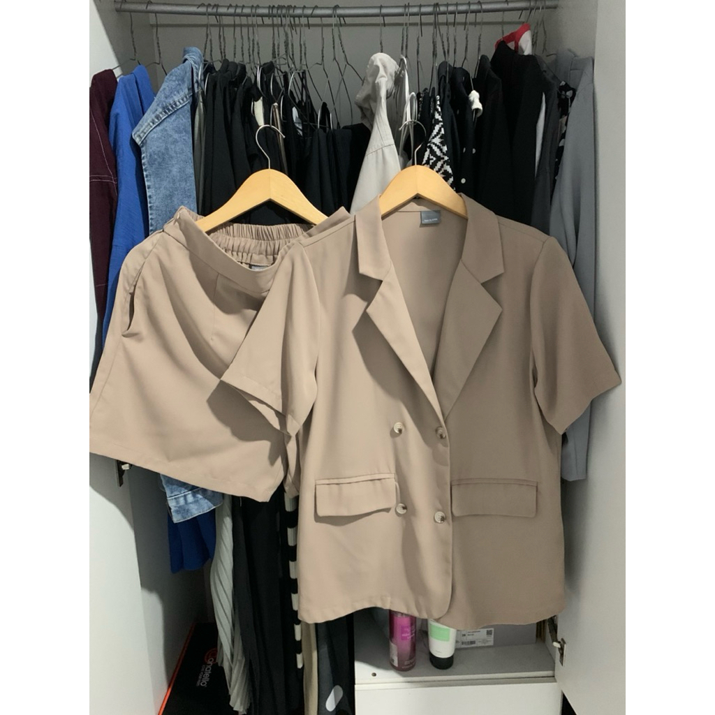 Set This Is April x Jessica Mila