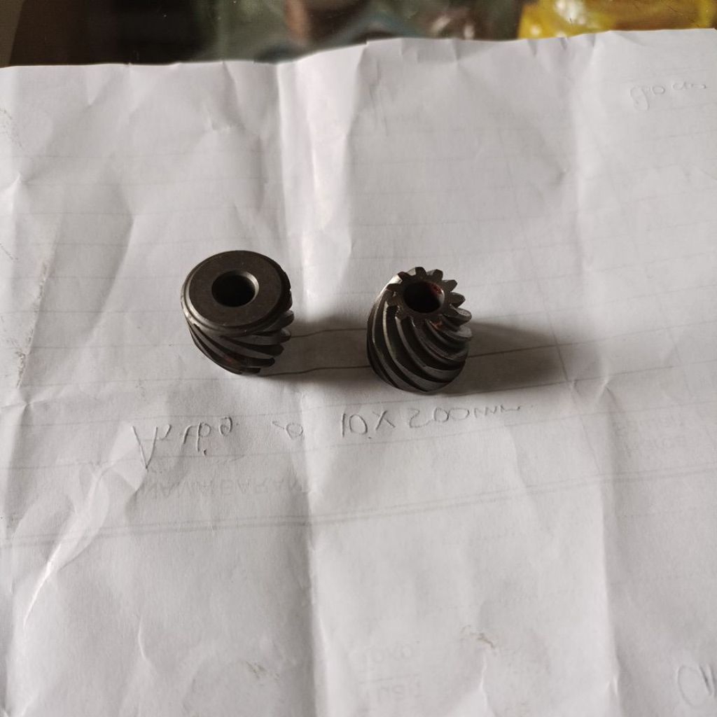 Gear kecil gerinda makita 9553B