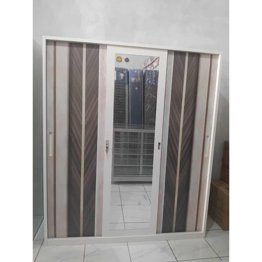 LEMARI BAJU/PAKAIAN BESI 3 PINTU BANJARMASIN