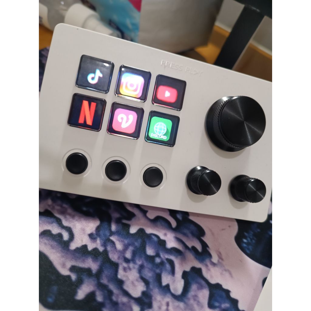 STREAM DECK PRESSPLAY SECOND LIKENEW