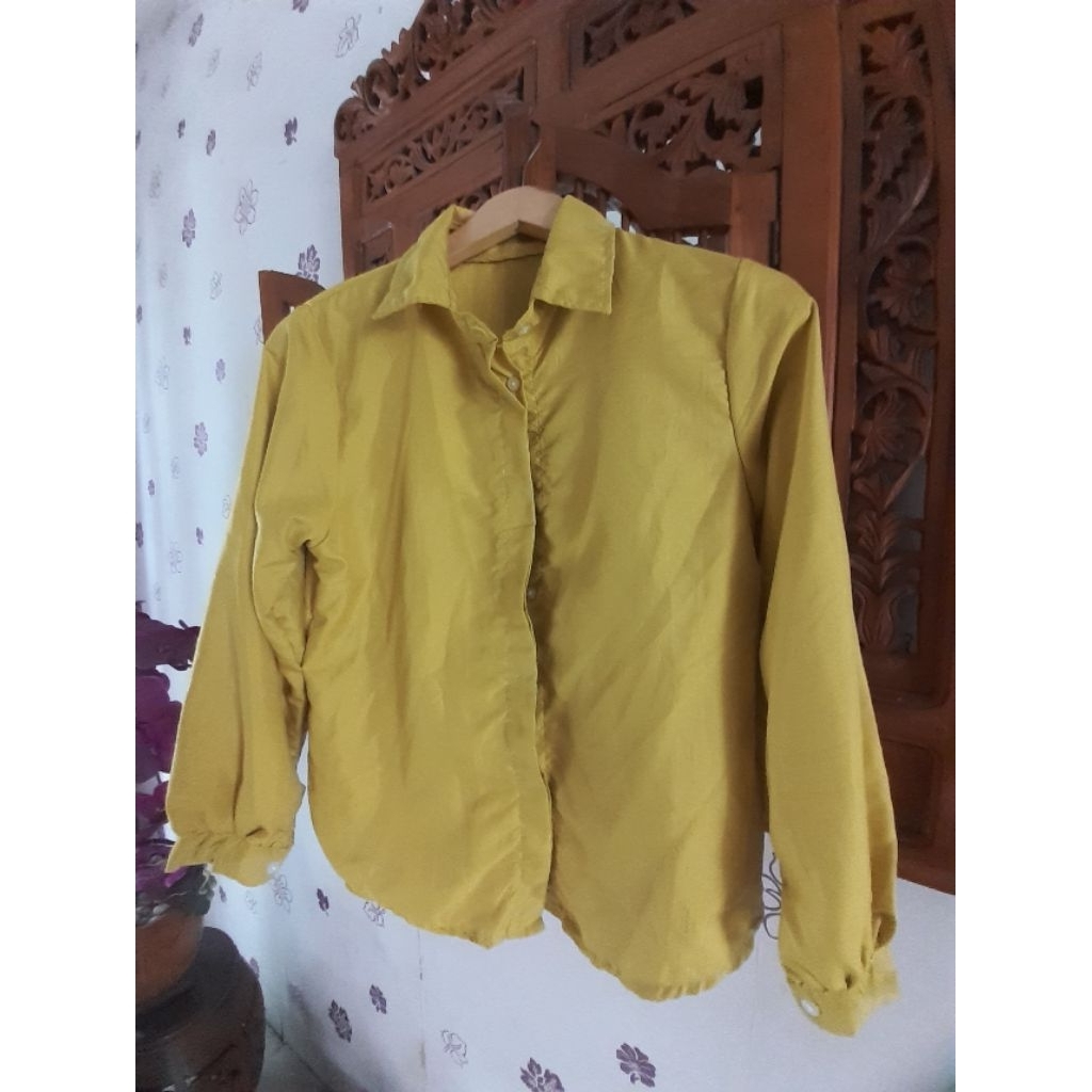 Baju Atasan Wanita Preloved Second Branded ( LD 100 P 60 )