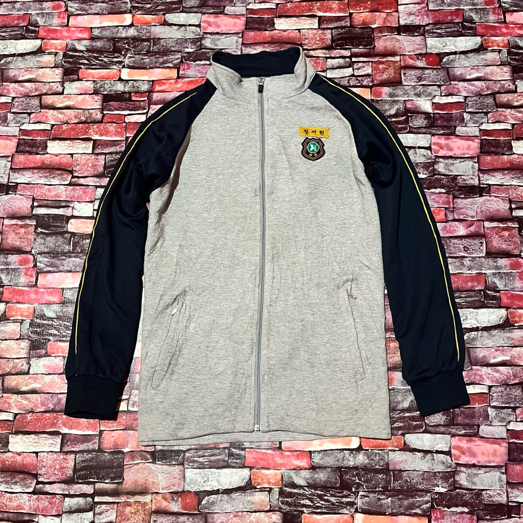 Jaket tracktop Olympic ( Size S || Lebar dada 53 CM Panjang 69 CM )