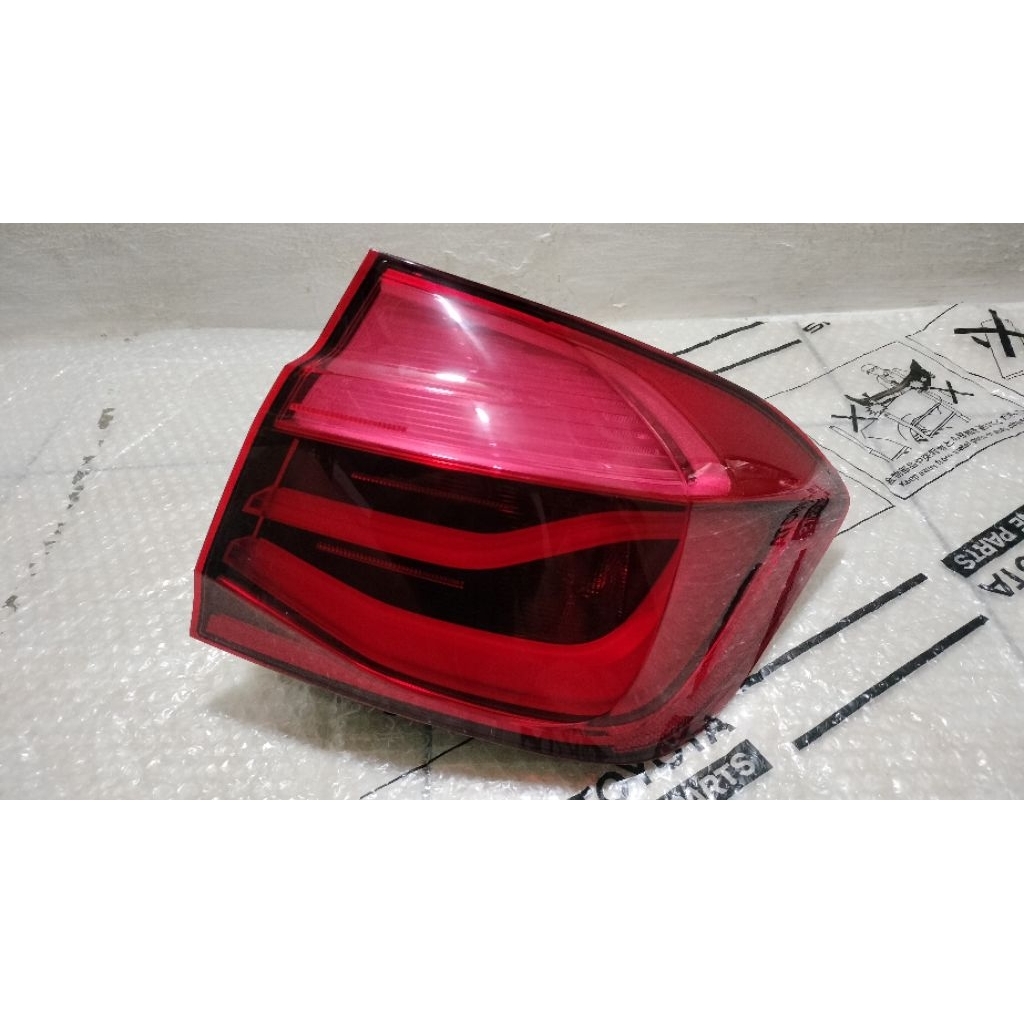 stoplamp lampu belakang BMW F30 Lci kanan original