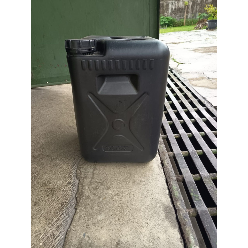 Jerigen 25 Liter Hitam Bekas Like New HDPE Jeriken