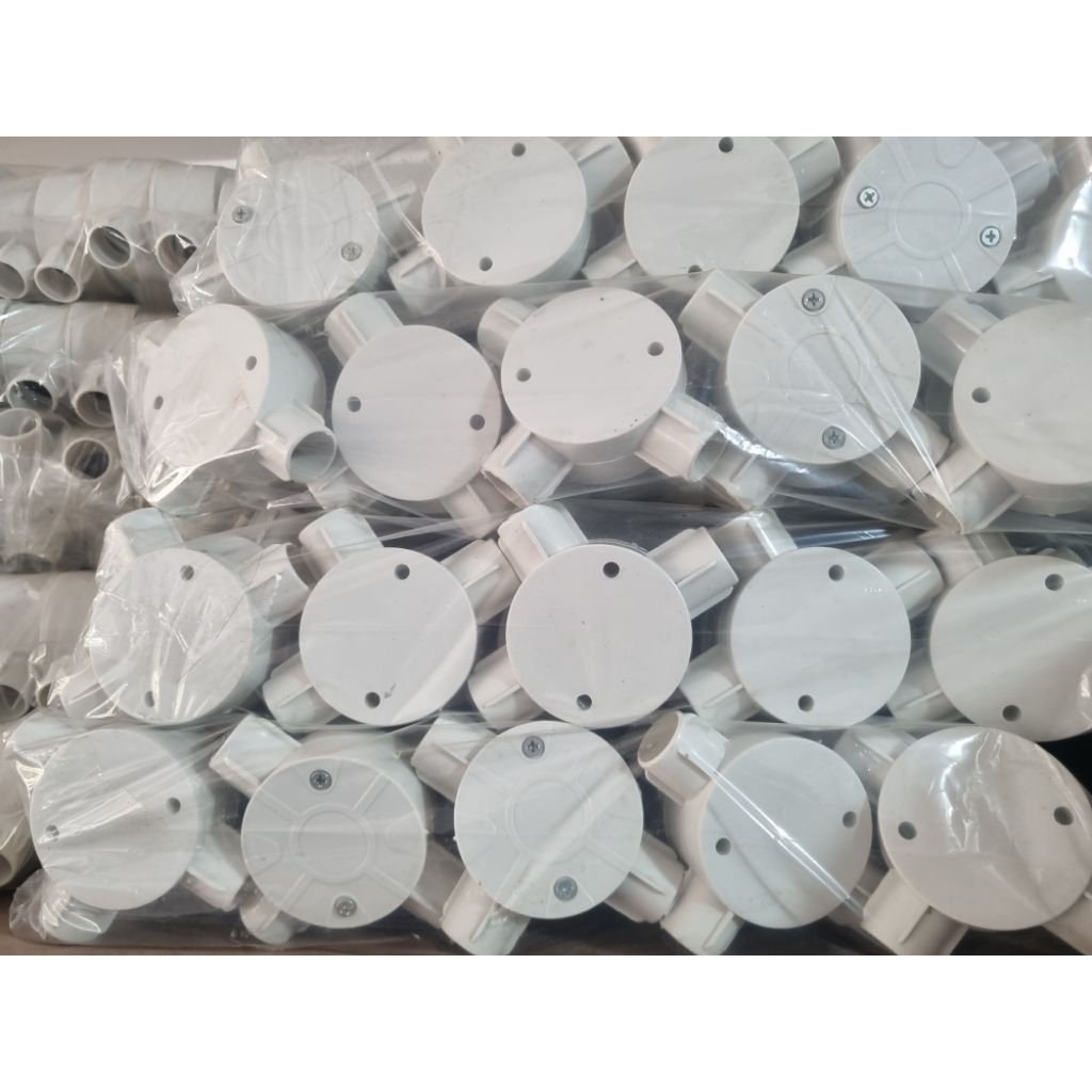 T DUS PUTIH 3 CABANG 1 PAK / ISI 40 PCS