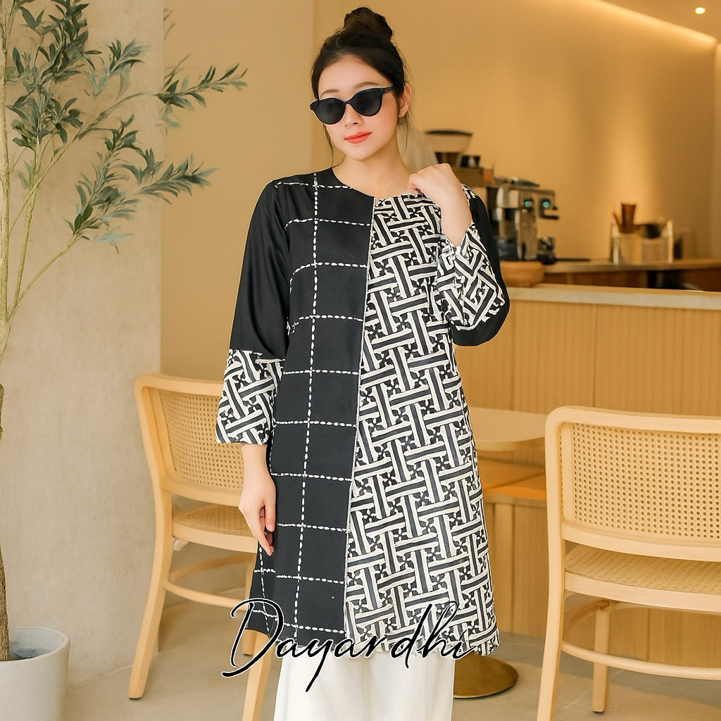 Tunik Batik Wanita Modern Hitam Putih Kombinasi Motif Kotak Lengan Panjang Casual Elegan