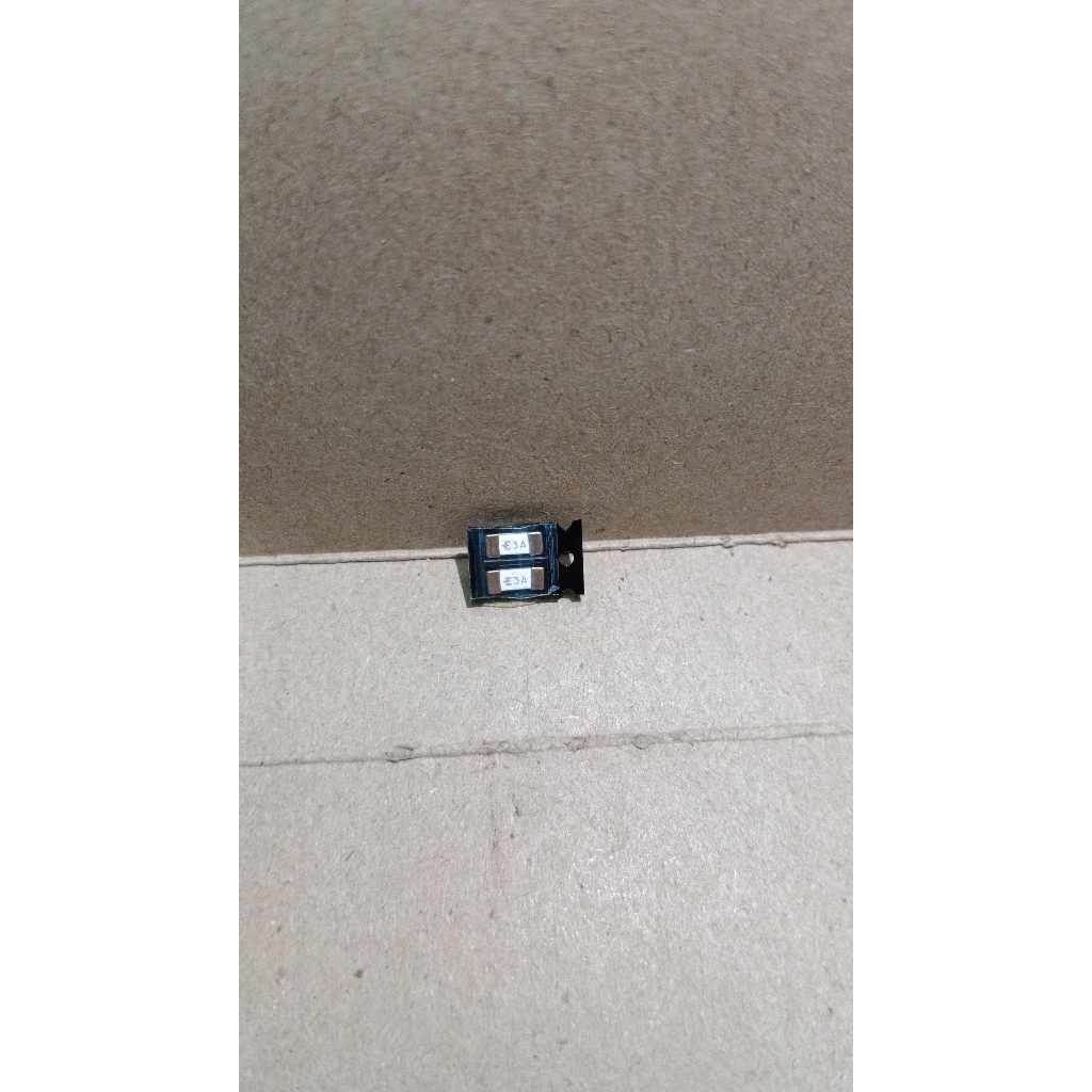 6995 fuse sekring sekering keramik ceramic smd 1808 3a 3ampere